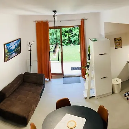 Family House Apartma 莫济列